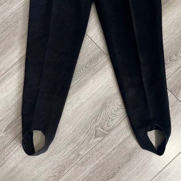 VTG | Rae Gurson Ultra High Waist Velvet Stirrup Pant - Picture 5 of 7